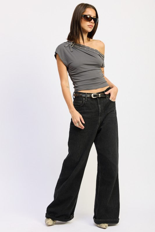 GROMMET BELTED ASYMMETRICAL TOP