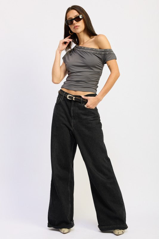 GROMMET BELTED ASYMMETRICAL TOP 