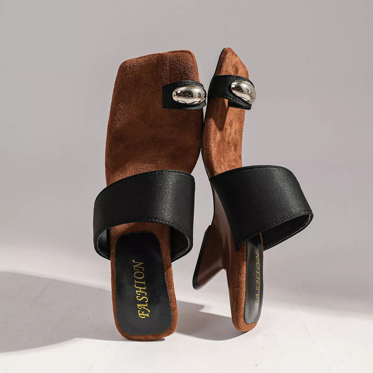 Toe Loop Block Heels Sandals 